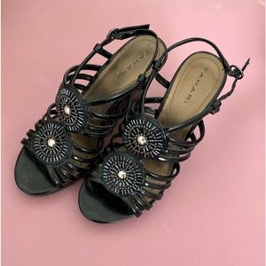 Tahari black semi-formal wedge. Size 6